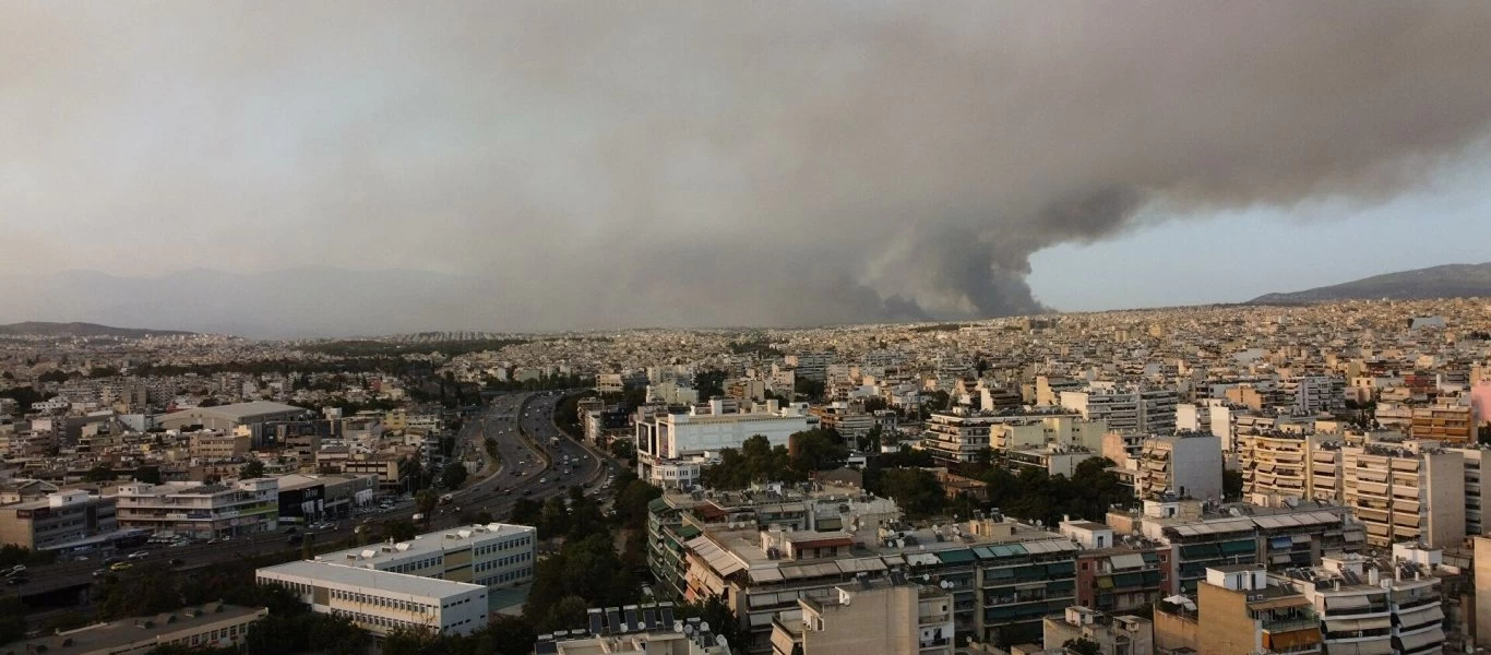 Φωτιά στη Νότια Εύβοια: Δείτε με πόσα χιλιόμετρα «ταξίδεψε» ο καπνός στην Αττική (φώτο)